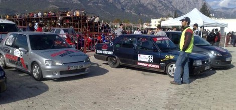 SDÜ'deki Oto Slalom Yarışması Nefesleri Kesti