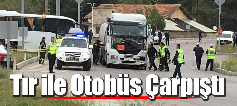 Tır ile Otobüs Çarpıştı