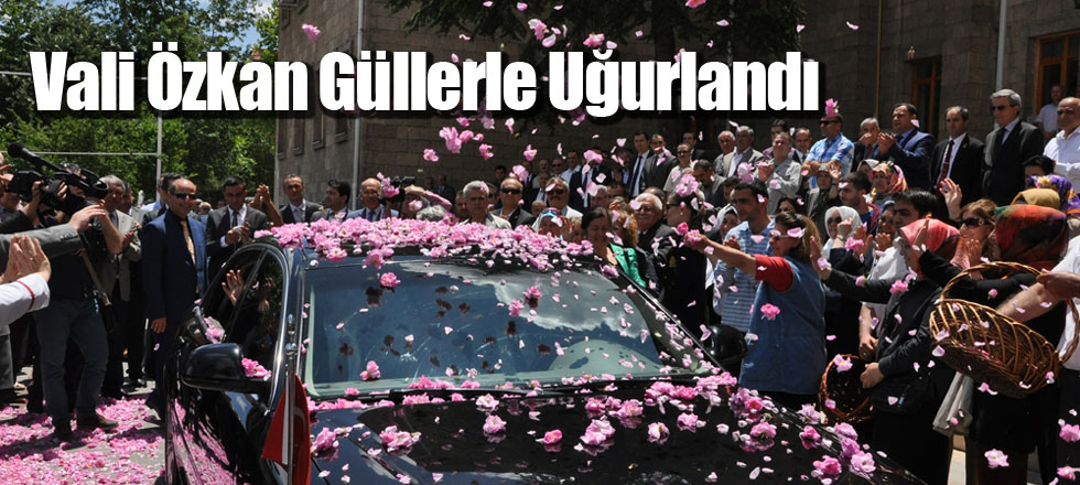 Vali Özkan Güllerle Uğurlandı