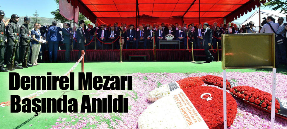 Demirel Mezarı Başında Anıldı