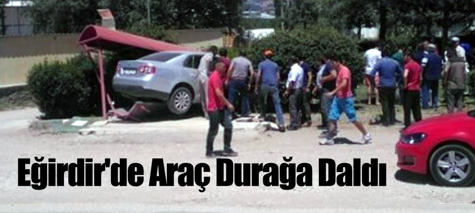 Eğirdir'de Araç Durağa Daldı