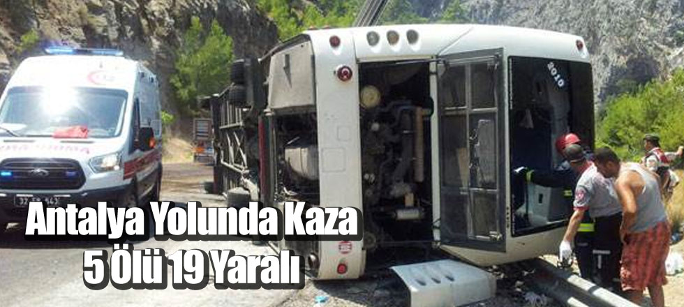 Antalya Yolunda Kaza 5 Ölü 19 Yaralı