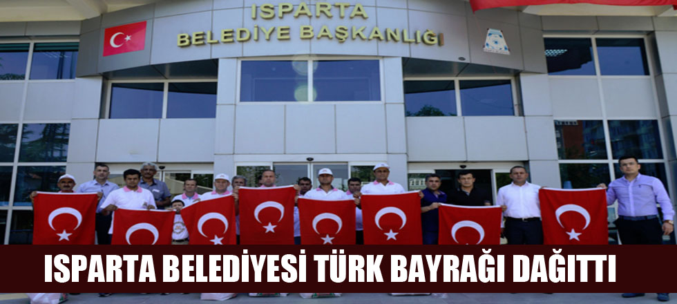Isparta Belediyesi Türk Bayrağı Dağıttı