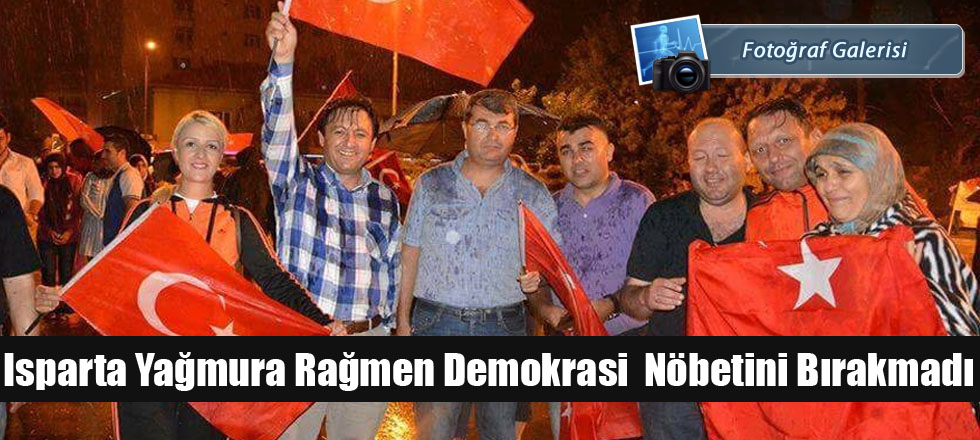 Isparta Yağmura Rağmen Demokrasi  Nöbetini Bırakmadı (Foto Galeri)