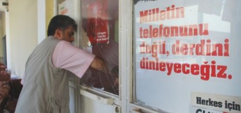 CHP Isparta Gençlik Kolları Lokalinin Camı Kırıldı