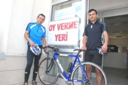 Oy Kullanmak İçin 2 Bin 500 Km Pedal Çevirdiler