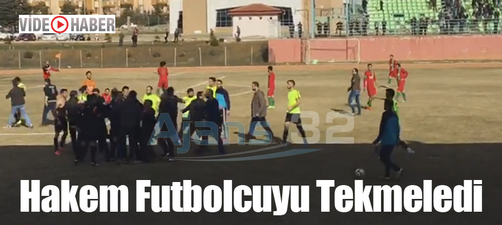 Hakem Futbolcuyu Tekmeledi (Video Haber)