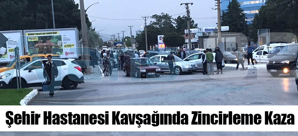 Şehir Hastanesi Kavşağında Zincirleme Kaza