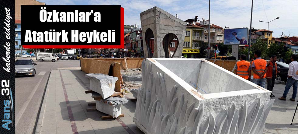 Özkanlar'a Atatürk Heykeli