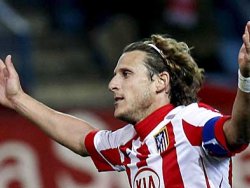 Forlan Madrid'de kalıyor