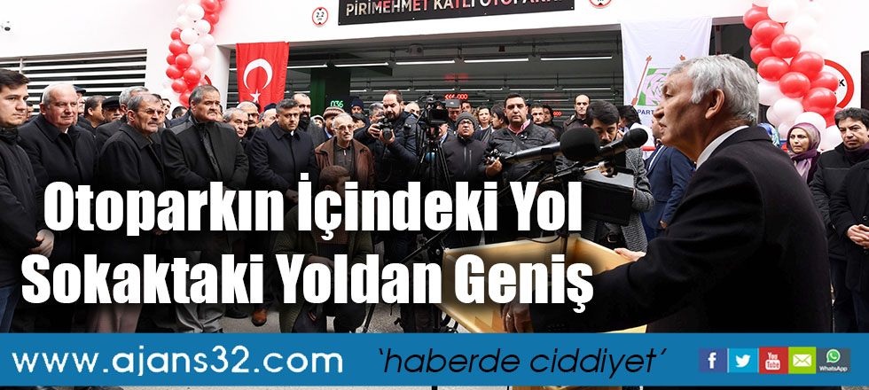 Otoparkın İçindeki Yol Sokaktaki Yoldan Geniş