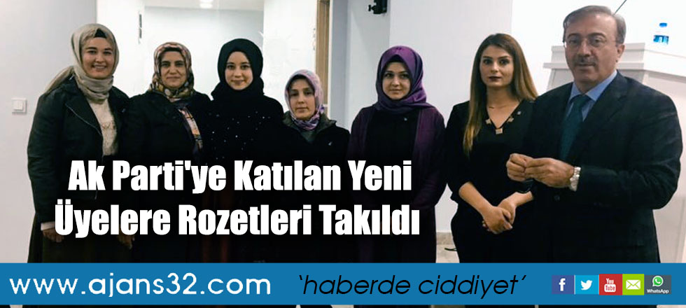 Ak Parti'ye Katılan Yeni Üyelere Rozetleri Takıldı