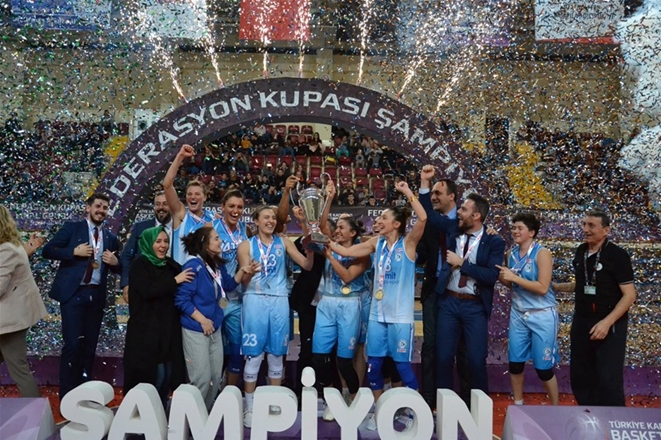 Şampiyon İzmit Belediyespor