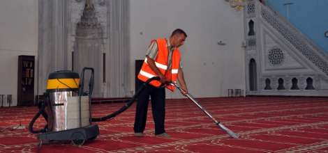 Camiler Temizleniyor, Gülsuyu ile Yıkanıyor