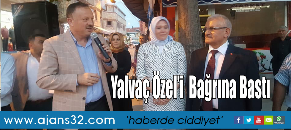 Yalvaç Özel’ı̇  Bağrına Bastı