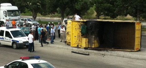 Kamyon ile Otomobil Çarpıştı: 1 Yaralı