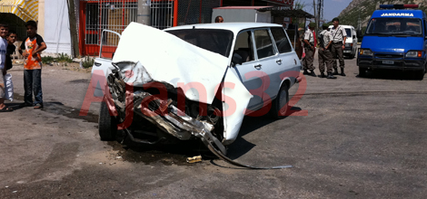 Sav Kavşağında Çekici ile Otomobil Çarpıştı