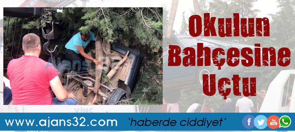 Otomobil Okulun Bahçesine Uçtu