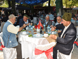 Vali Oğuz'dan Gazi ve Şehit Yakınlarına Yemek