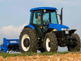 Çiftçiye Traktör Kullanımı Anlatıldı