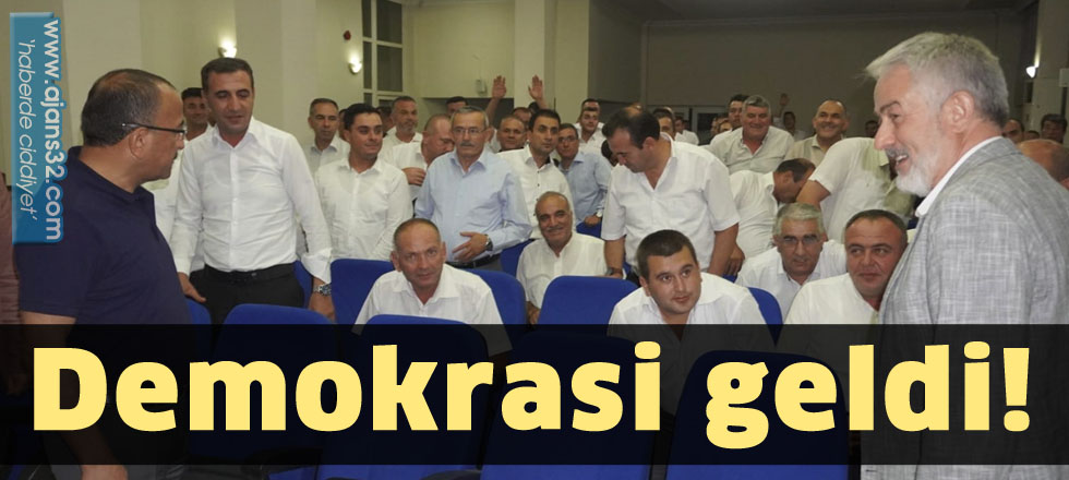 Demokrasi geldi!