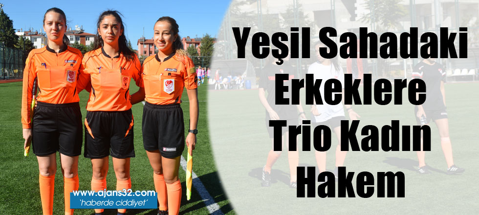 Yeşil Sahadaki Erkeklere Trio Kadın Hakem