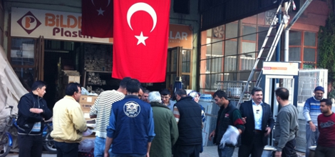 Eski Sanayi Esnafı Şehitler İçin Helva Dağıttı