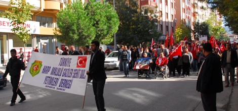 Binlerce Isparta'lı Şehitlerimiz İçin Yürüdü