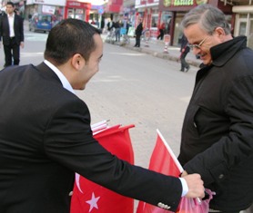 Eğirdir'de 40 bin Bayrak Dağıtıldı