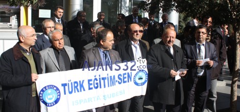 Isparta'lı Öğretmenlerden 'Eşit İşe Eşit Ücret’ Eylemi