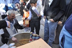 Belediye Mevlit Okuttu, Helva Dağıttı