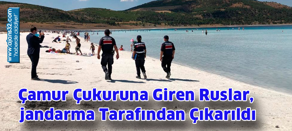 Çamur Çukuruna Giren Ruslar, jandarma Tarafından Çıkarıldı