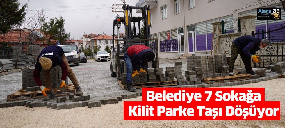 Belediye 7 Sokağa Kilit Parke Taşı Döşüyor