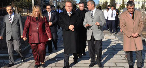 Vali Oğuz Anadolu Öğretmen Lisesini Ziyaret Etti