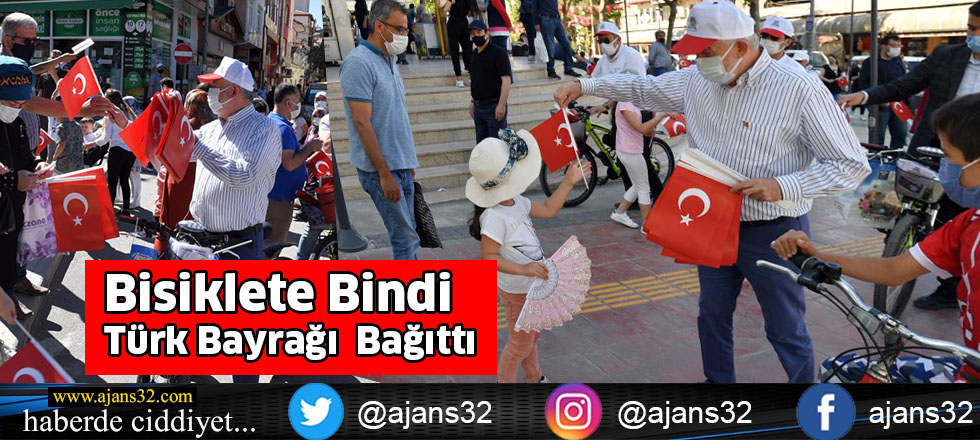 Bisiklete Bindi,  Türk bayrağı Dağıttı