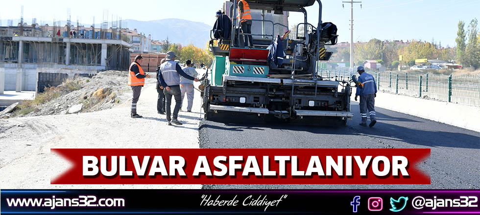 Bulvar Asfaltlanıyor