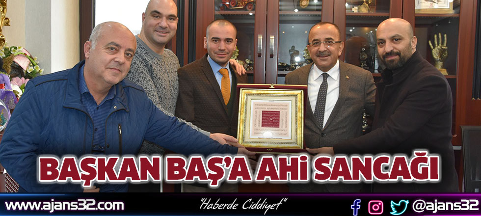 Başkan Baş’a Ahi Sancağı