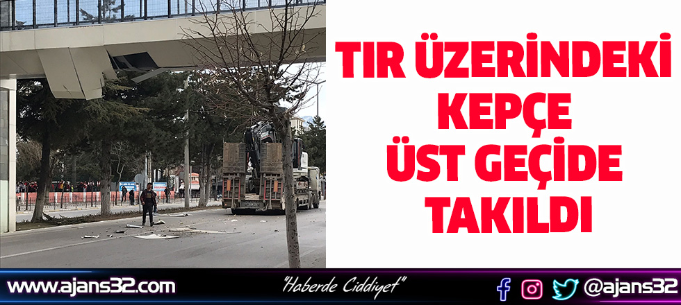 Tır Üzerindeki Kepçe Üst Geçide Takıldı