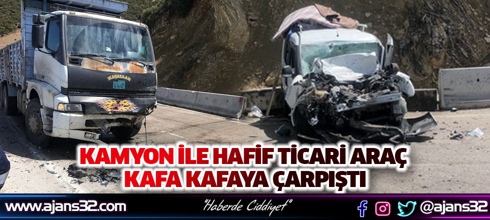 Kamyon İle Hafif Ticari Araç Kafa Kafaya Çarpıştı