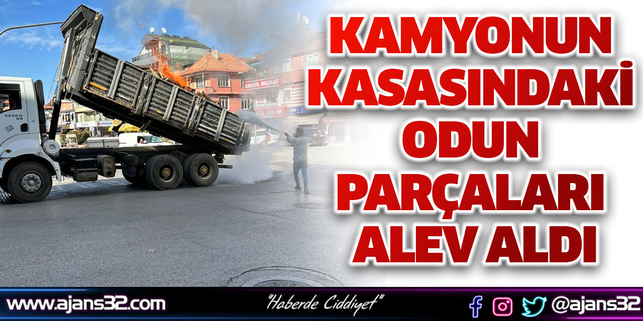 Kamyonun Kasasındaki Odun Parçaları Alev Aldı