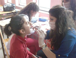 Köyder, 300 Öğrenciyi Diş Taramasından Geçirdi