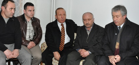 Vali Oğuz Şehit Evine Taziye Ziyaretine Gitti