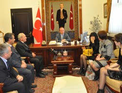 Kazakistanlı Öğrencilerden Vali'ye Ziyaret