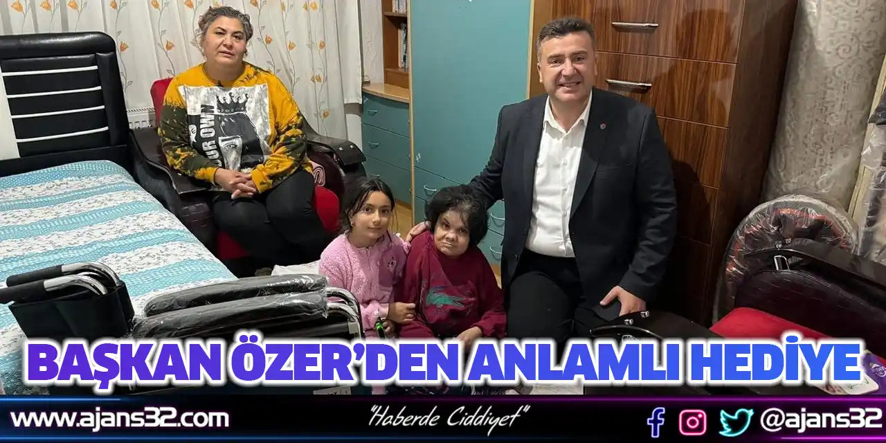 Başkan Özer’den Anlamlı Hediye