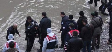 Dereye Düşen Şöförü Arama Çalışmaları Sürüyor