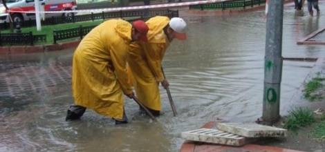 Matbaacılar Caddesinde İş Yerlerini Su Bastı