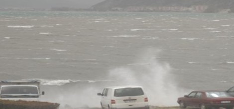 Fırtına Eğirdir Gölü'nde Dev Dalgalar Oluşturdu