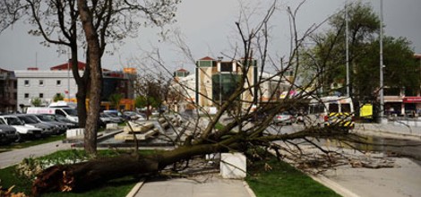 Isparta ve İlçelerinde Şiddetli Fırtına Etkili Oldu