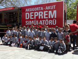 Öğrencilere Deprem'den Korunma Eğitimi