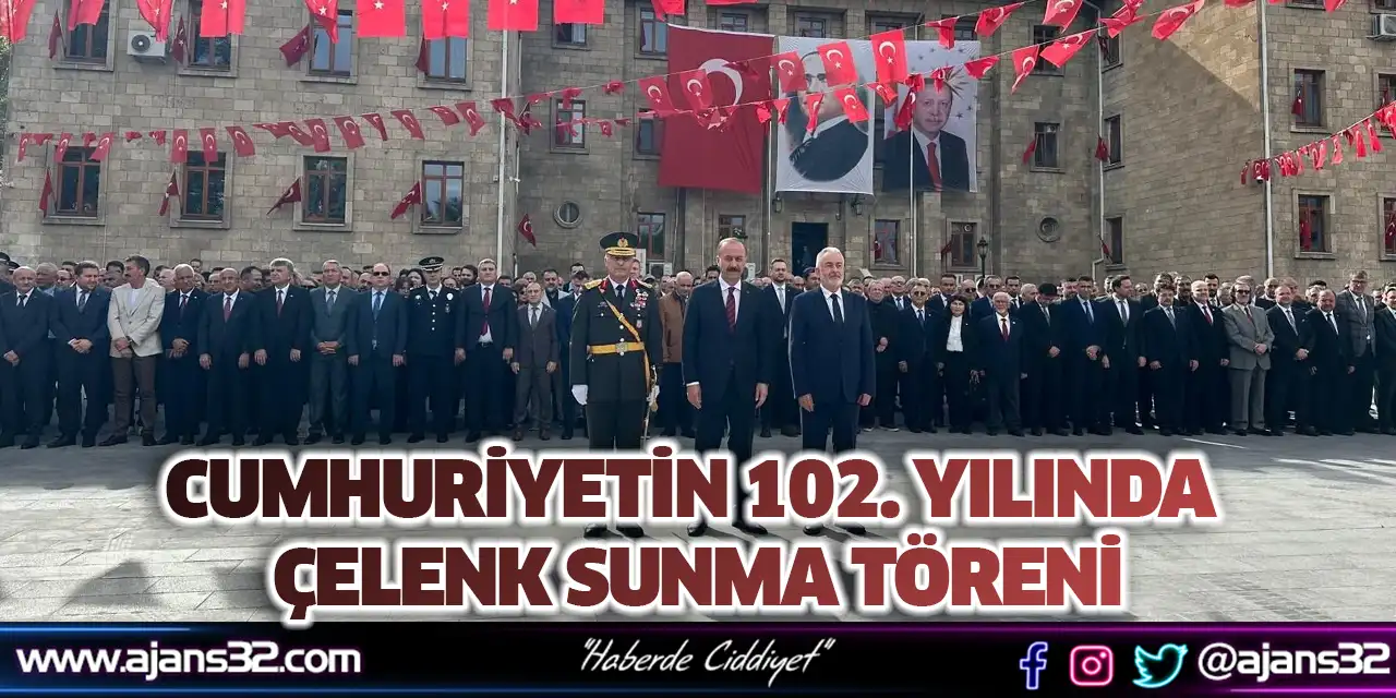 Cumhuriyetin 102. Yılında Çelenk Sunma Töreni